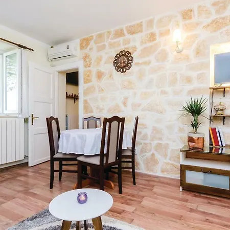 *lxviii * Apartamento *